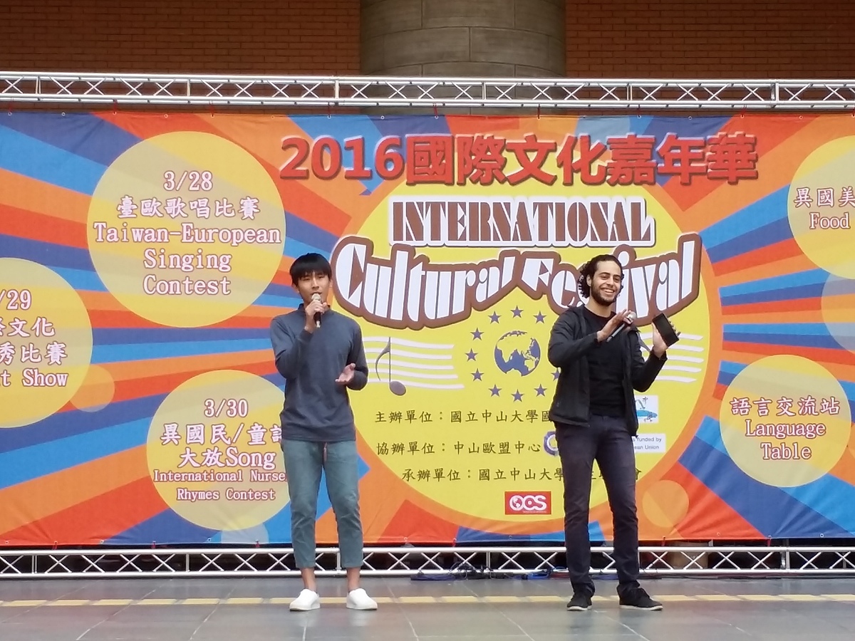 臺歐歌唱大賽 阿兜仔飆歌破音拿冠軍(另開新視窗/jpg檔)圖片