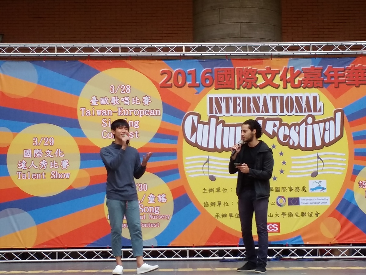 臺歐歌唱大賽 阿兜仔飆歌破音拿冠軍(另開新視窗/jpg檔)圖片