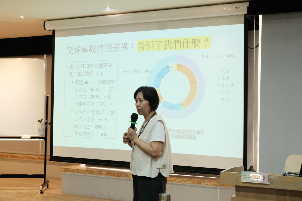 中山大學公共事務管理研究所彭渰雯教授專題演講(另開新視窗/jpg檔)圖片