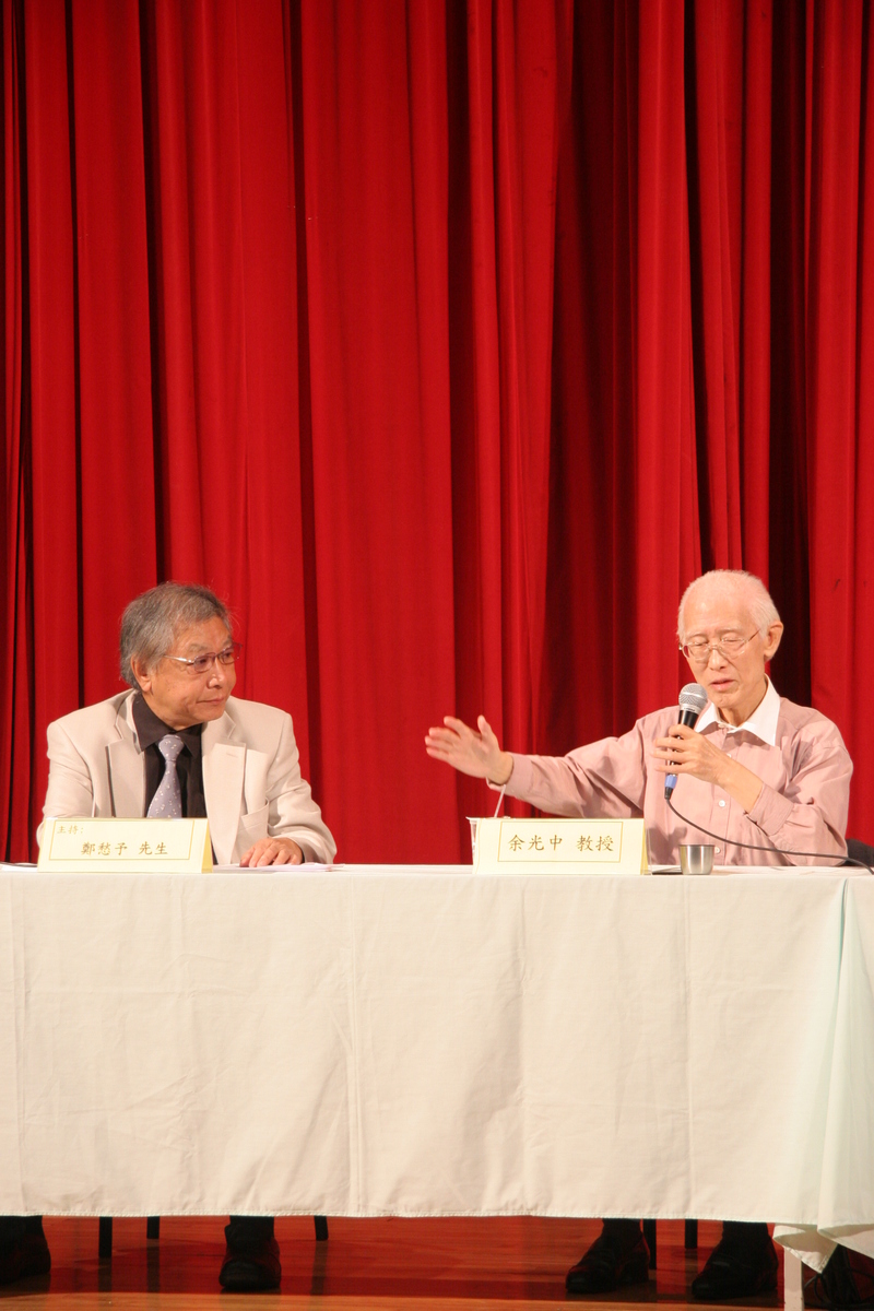 鄭愁予(左)、余光中(右)(另開新視窗/jpg檔)圖片