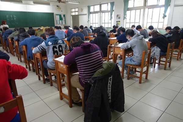 場內考生專心作答(另開新視窗/jpg檔)圖片
