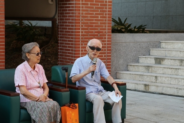 文學院揭牌  歡慶「西灣土地公」余光中90大壽(另開新視窗/jpg檔)圖片
