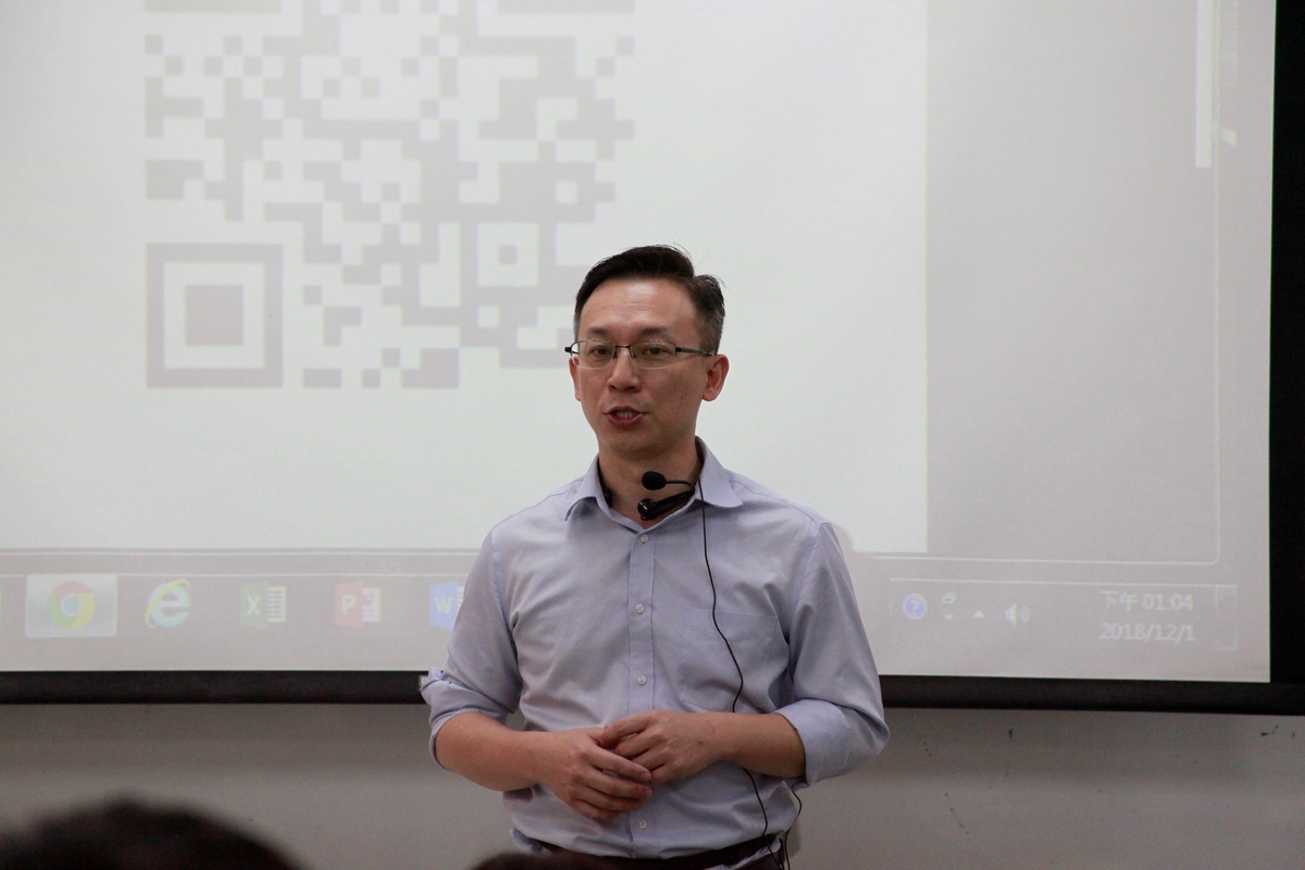 電腦實作課由音樂系林鴻君老師開場(另開新視窗/jpg檔)圖片