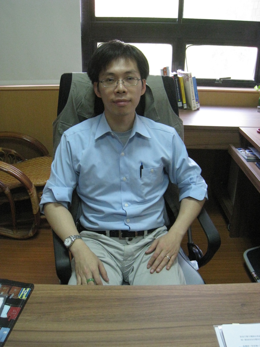 「國立中山大學社科院民意與市場調查中心」主任劉正山老師(另開新視窗/jpg檔)圖片