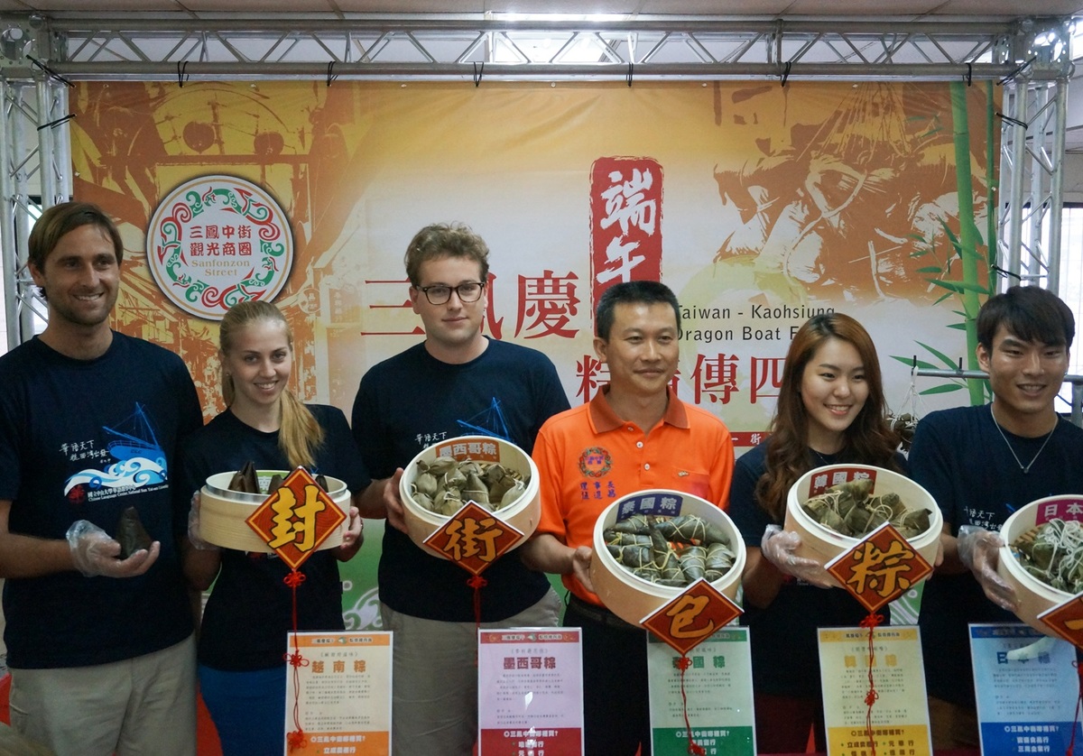 華語中心外籍生提前包粽慶端午(另開新視窗/jpg檔)圖片