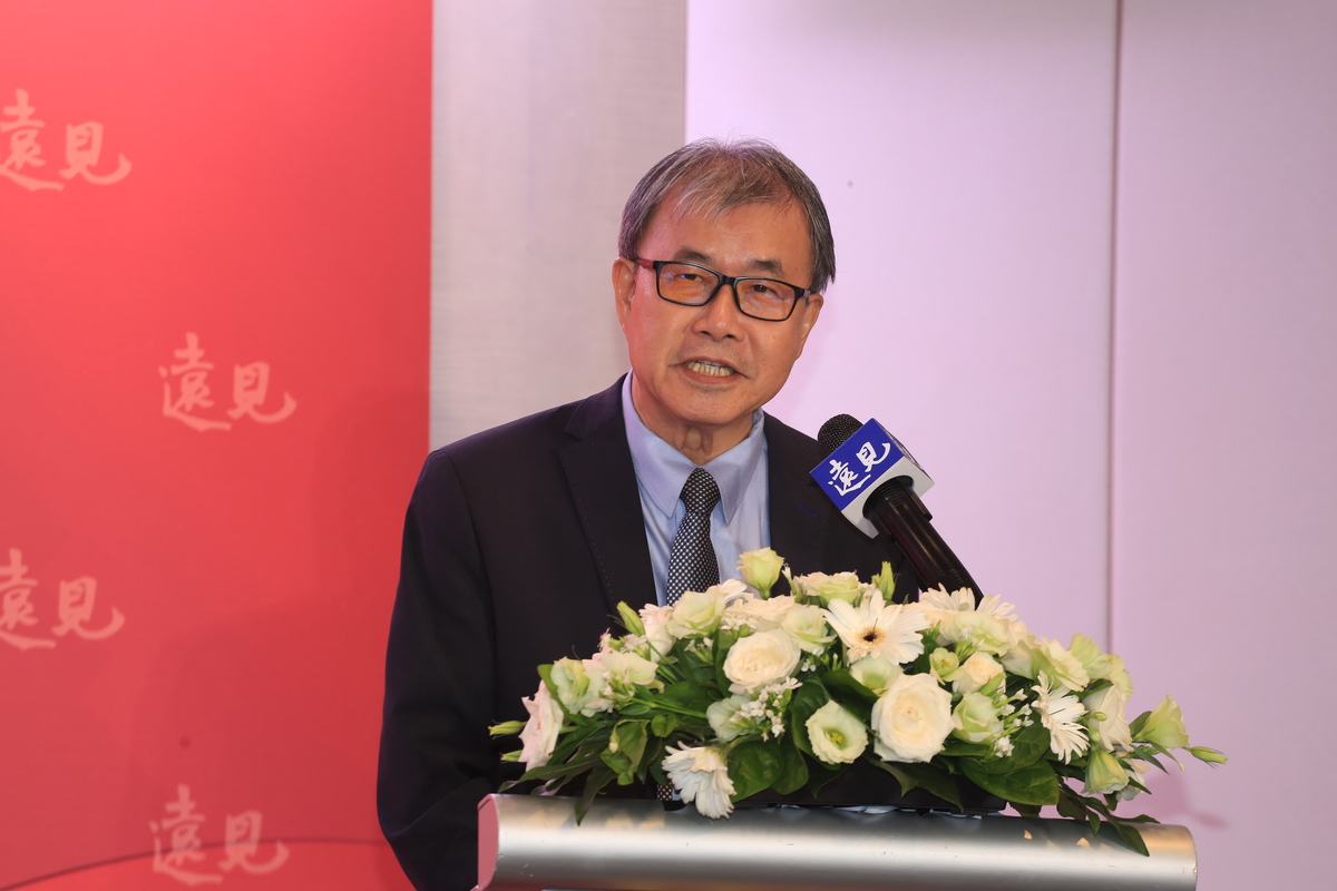 教育部長鄭英耀獲邀頒獎,對各大學為台灣培育人才、分享知識表達感激之意,並強調高教非競爭,應追求同行致遠。(另開新視窗/jpg檔)圖片