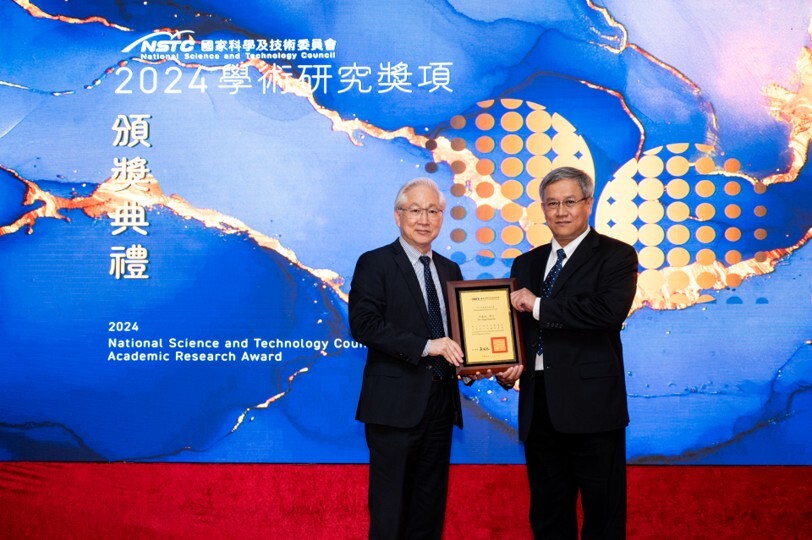 獲頒國科會傑出研究獎。(另開新視窗/jpg檔)圖片