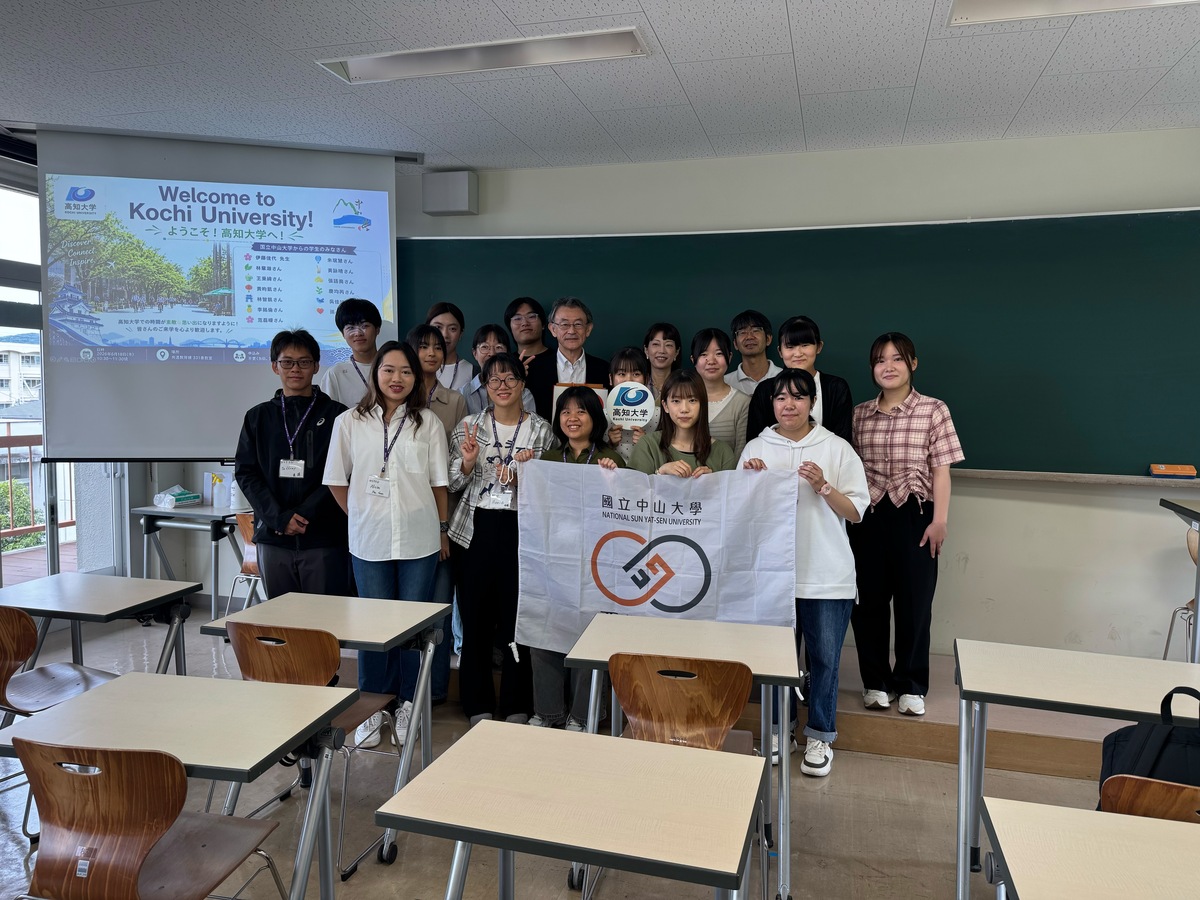 「台日文化比較研究」課程師生(另開新視窗/jpeg檔)圖片