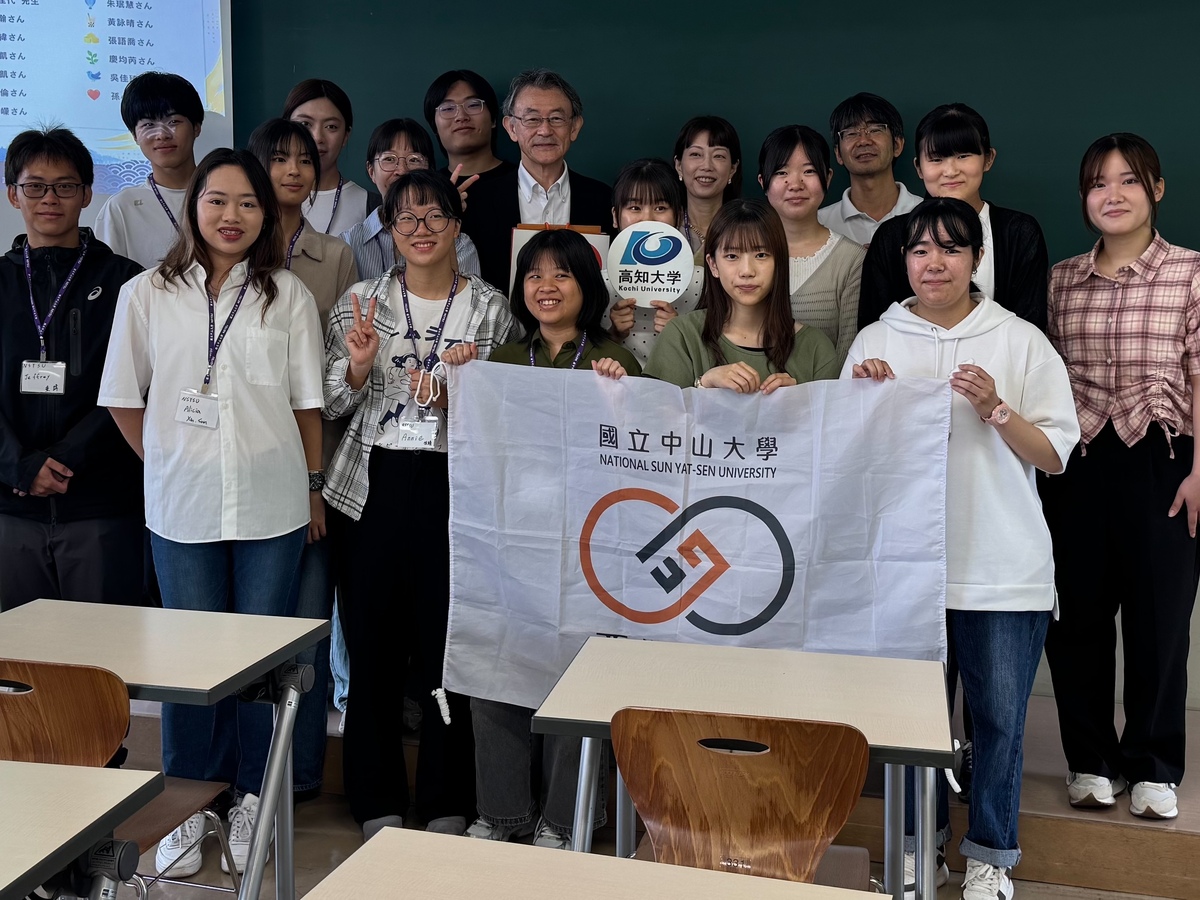 「台日文化比較研究」課程師生(另開新視窗/jpeg檔)圖片