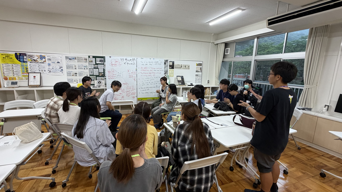 「台日文化比較研究」課程師生(另開新視窗/jpg檔)圖片