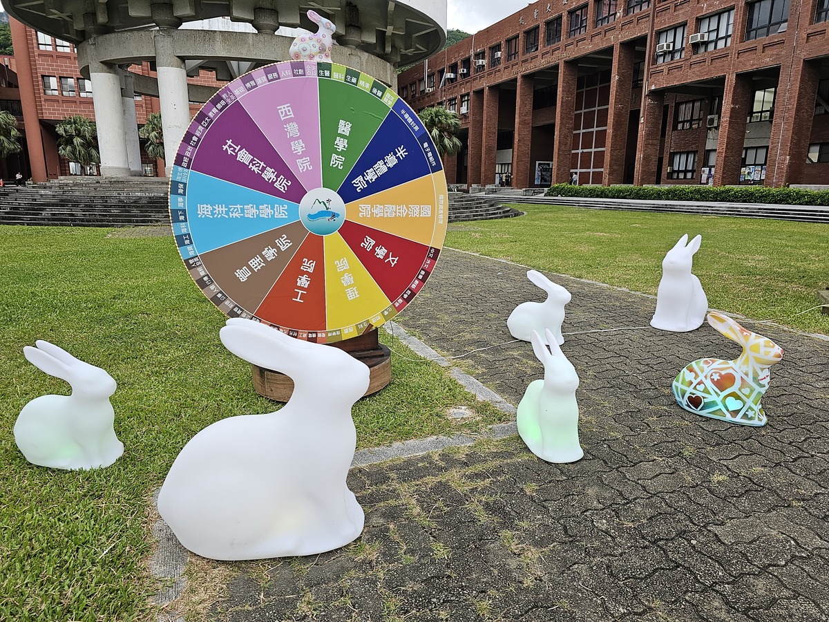卯喜兔迎中秋　燈光秀展至10月6日(另開新視窗/jpg檔)圖片
