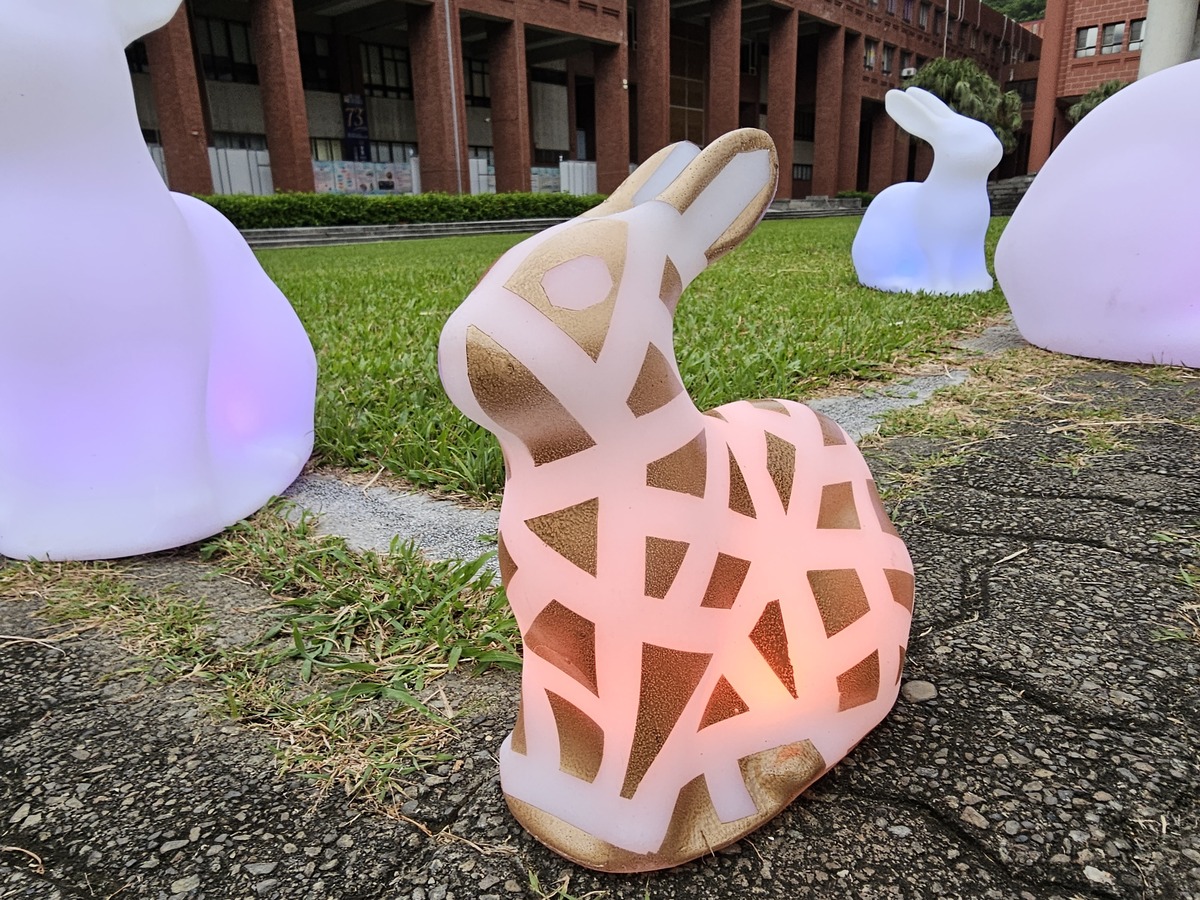 卯喜兔迎中秋　燈光秀展至10月6日(另開新視窗/jpg檔)圖片