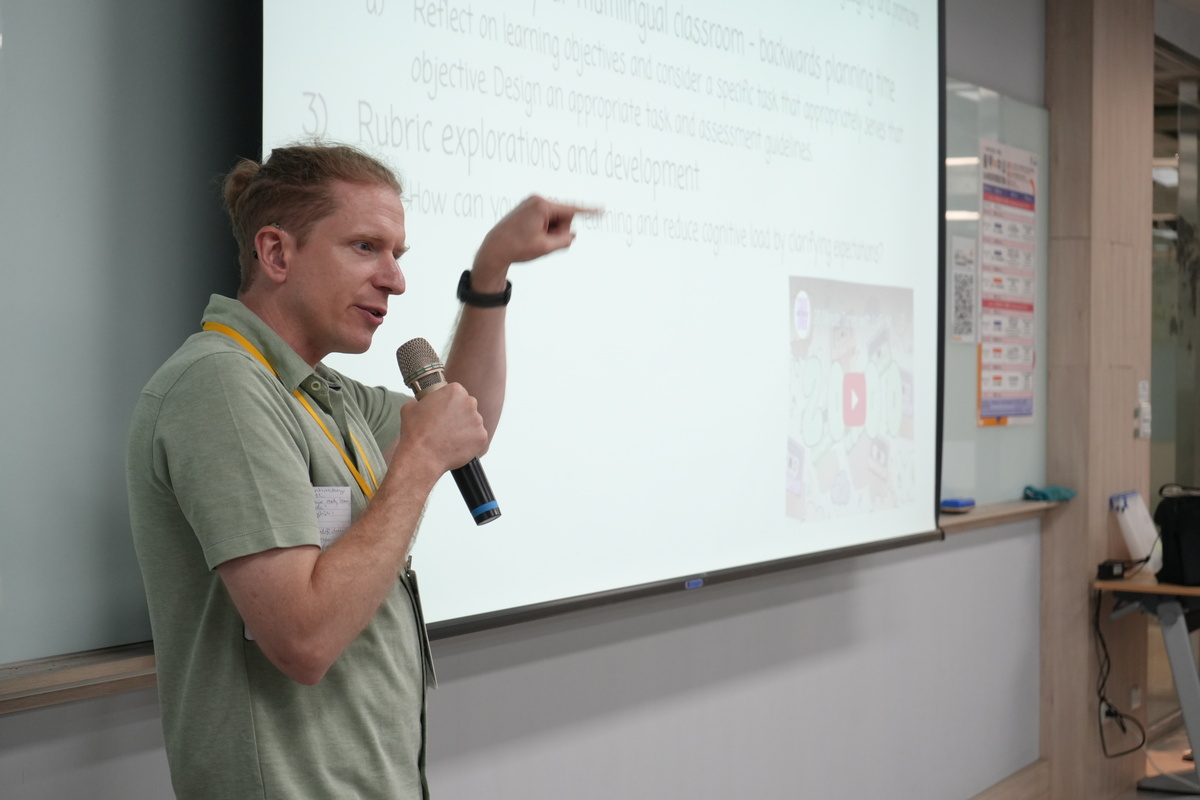 中山大學教育研究所助理教授紀博善探討「善用多語時刻：設計適合多元學習者的EMI課堂活動」以及帶領「以欣賞式探詢促進 EMI 教學社群韌性」教師社群交流(另開新視窗/jpg檔)圖片