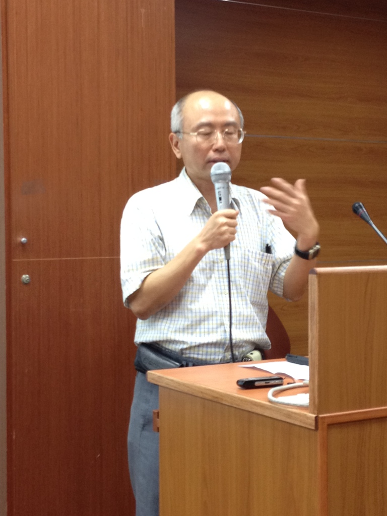 慈濟大學醫學資訊系教授的陳錦龍教授，介紹青春之泉與老年醫學的概念(另開新視窗/png檔)圖片