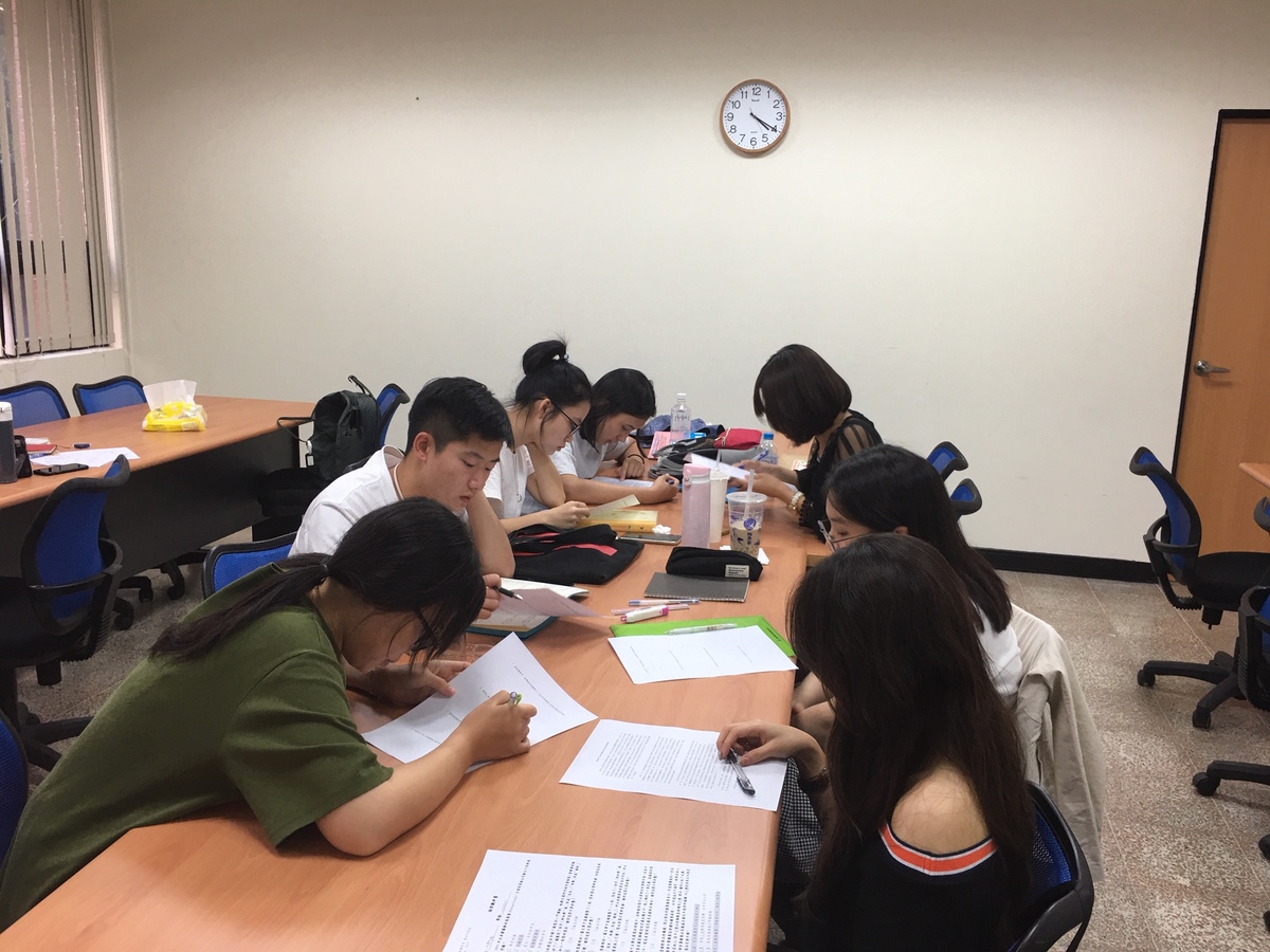 教學現場分組討論(另開新視窗/jpg檔)圖片