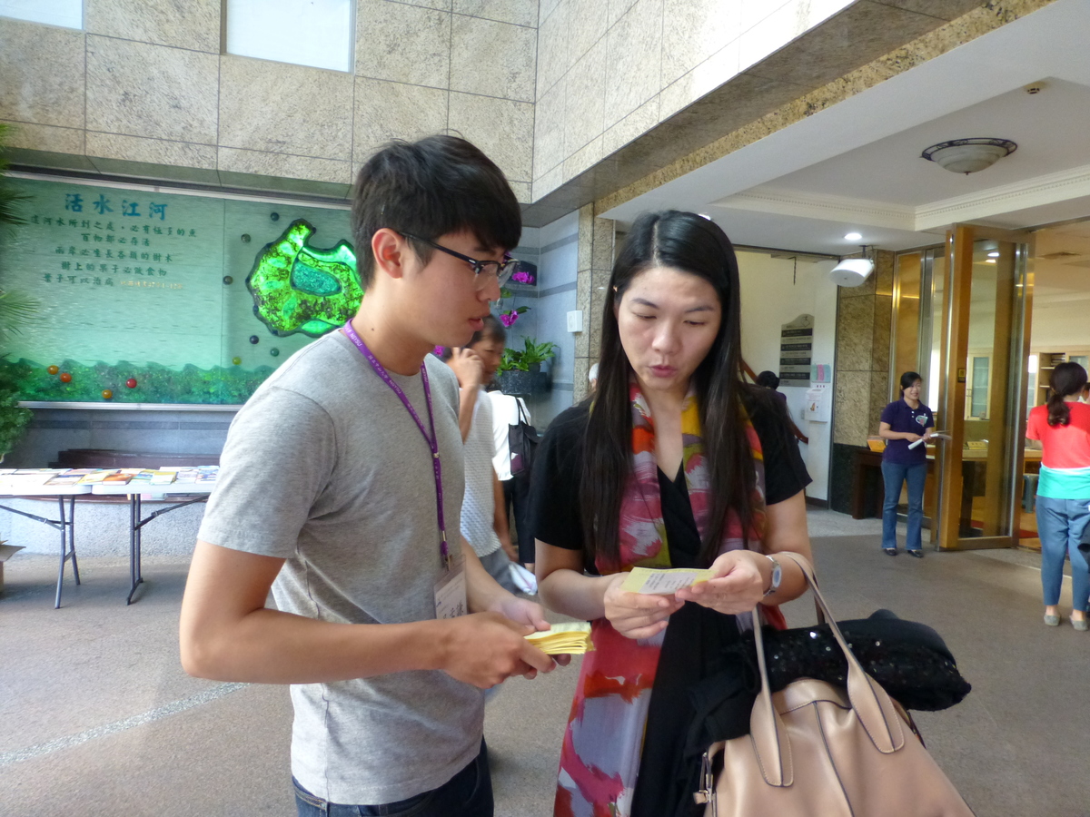 同學細心介紹(另開新視窗/jpg檔)圖片