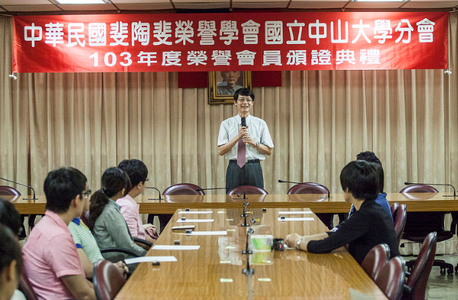 鄺獻榮副學務長致詞(另開新視窗/png檔)圖片