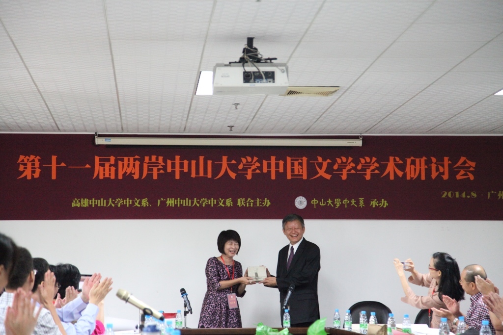 黃心雅院長(左)與陳春聲副校長(另開新視窗/jpg檔)圖片
