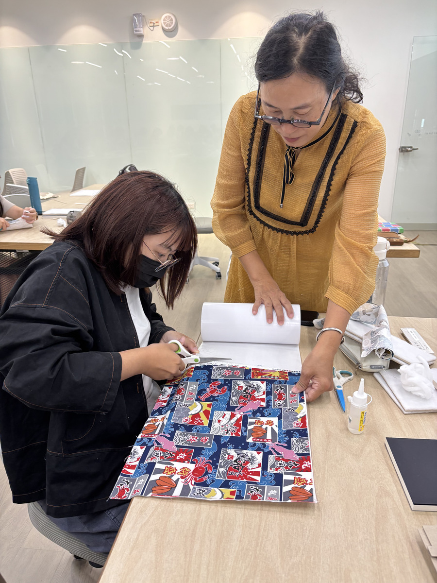 學員動手做出屬於自己的手工書(另開新視窗/jpg檔)圖片