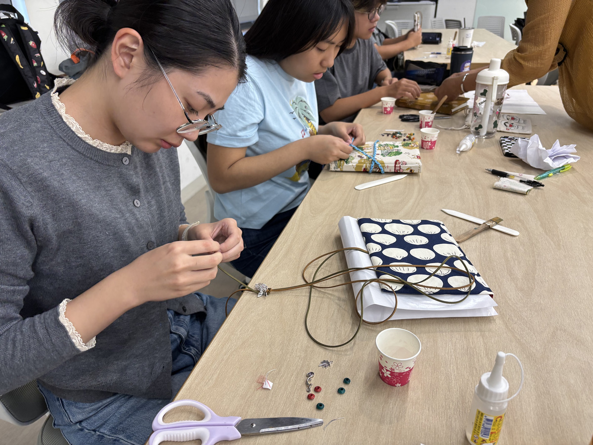 學員動手做出屬於自己的手工書(另開新視窗/jpg檔)圖片