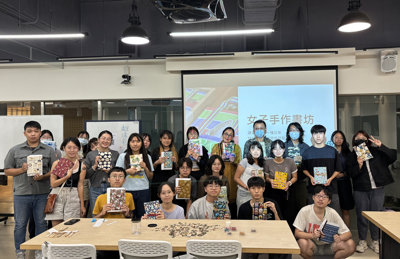 打造專屬書衣 西灣工作坊帶領學生走進手工書世界