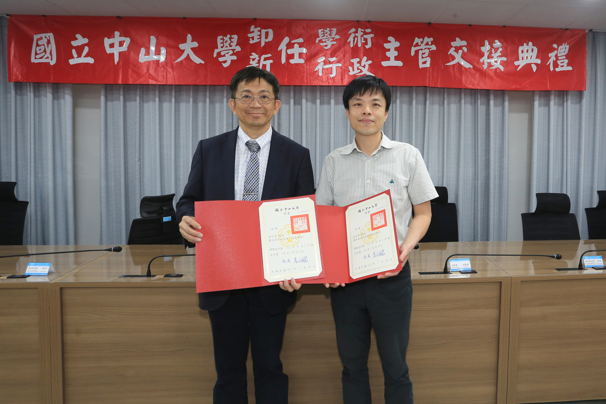 李志鵬校長（左）致聘林宗賢研發長兼任副校長(另開新視窗/jpg檔)圖片