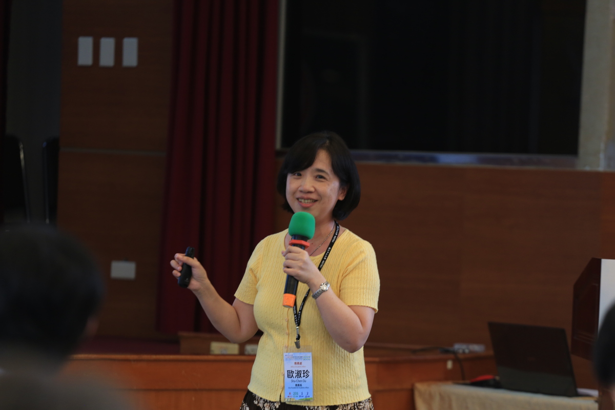 教務長歐淑珍回顧學校在推動EMI雙語計畫的進展、挑戰與未來展望。(另開新視窗/jpg檔)圖片