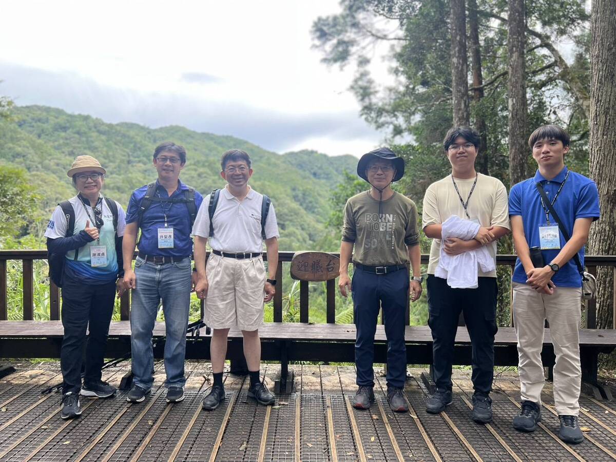 青龍瀑布觀景台「迎曦台」合影(另開新視窗/jpg檔)圖片