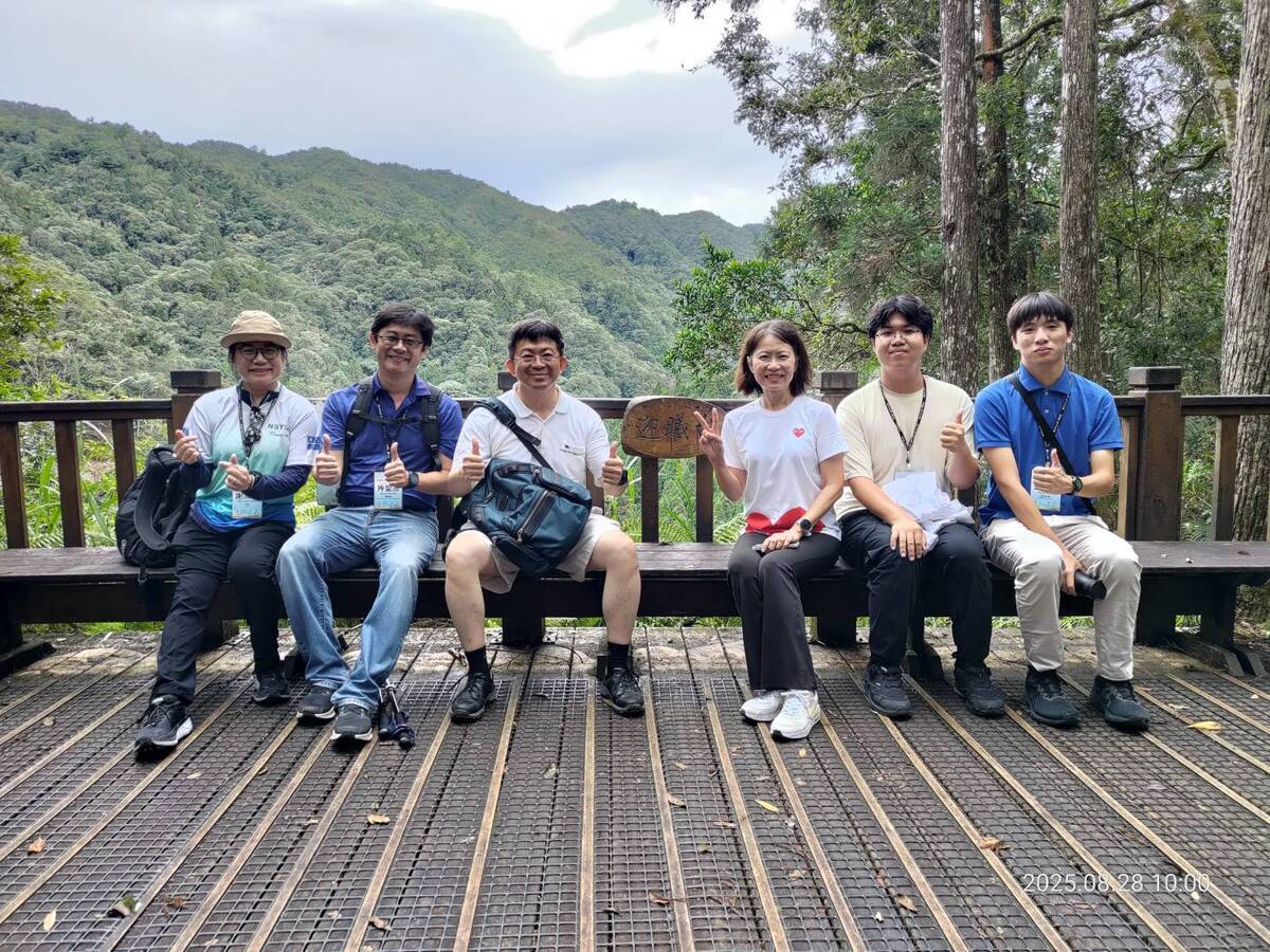 「迎曦台」合影(另開新視窗/jpg檔)圖片