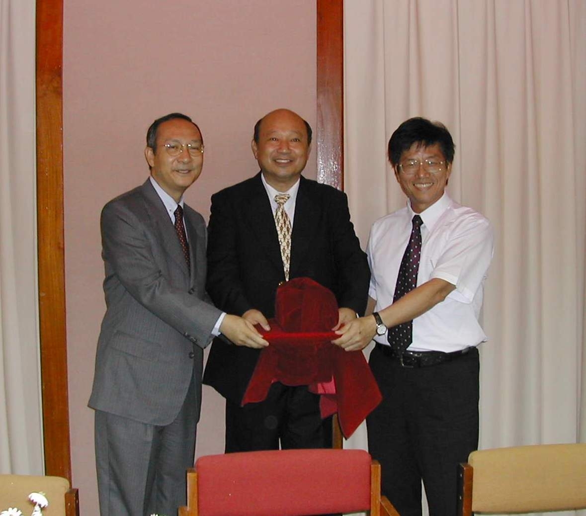 張宗仁校長與陳慶鏗副校長，將帶領中山大學團隊師生共同打拼未來，繼續提昇精進。(另開新視窗/jpg檔)圖片