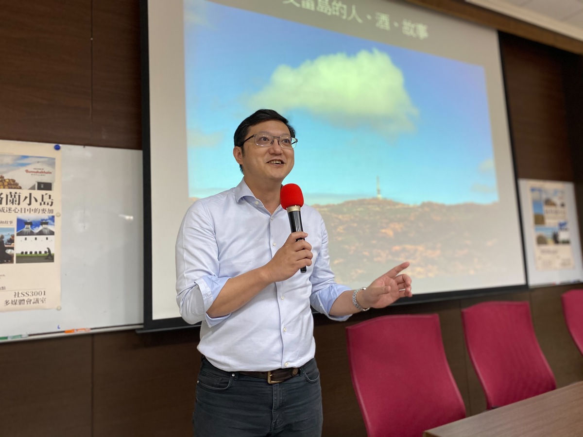 「城市觀光行銷學」課程教師，社科院合聘助理教授、屏東縣城鄉發展處處長李怡德(另開新視窗/jpg檔)圖片