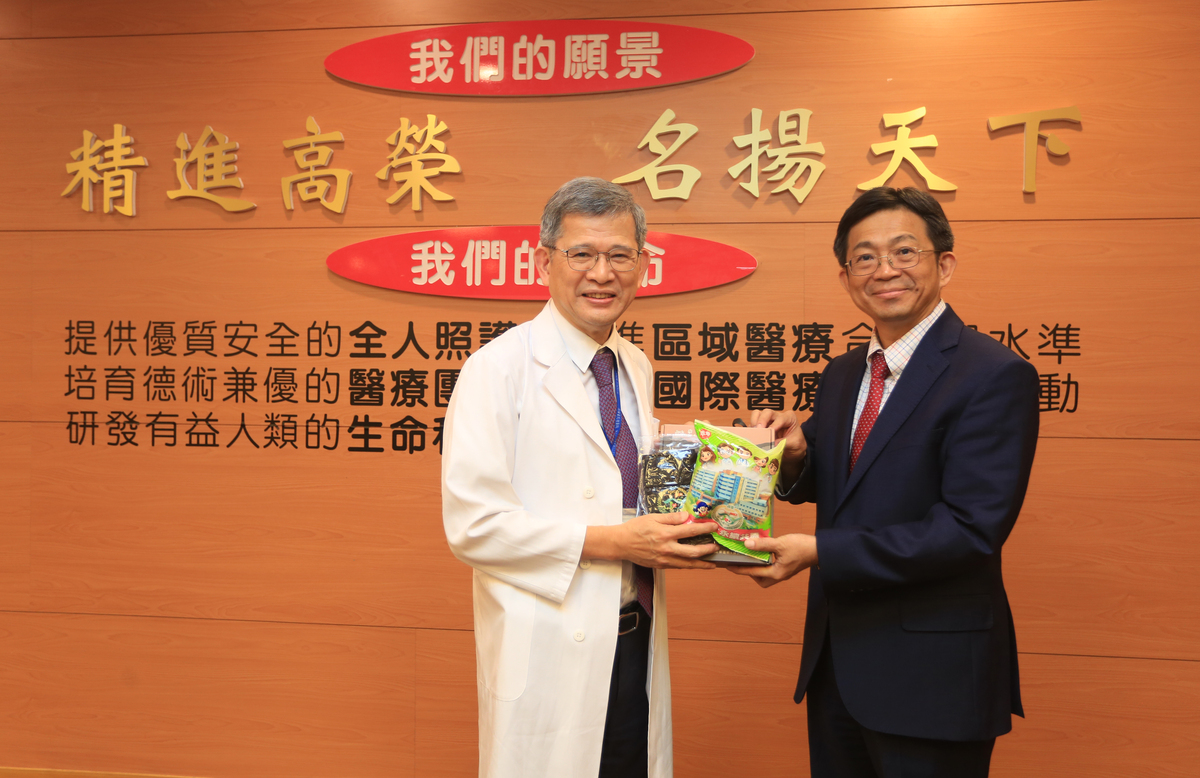 雙方互贈紀念品(另開新視窗/jpg檔)圖片