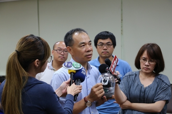 養蝦不怕暴雨水濁 中山大學研發新型水下攝影機(另開新視窗/jpg檔)圖片