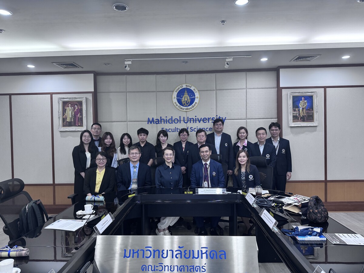 與馬希竇大學（Mahidol University）合影(另開新視窗/jpeg檔)圖片