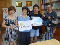 ＴVBS國際新聞節目團隊專訪本校政治所廖達琪教授（左二）(另開新視窗/jpg檔)圖片