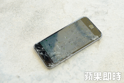 iPhone 6自三層樓高摔機測試，螢幕破裂，功能無法正常運作。照片點子科技提供(另開新視窗/jpg檔)圖片