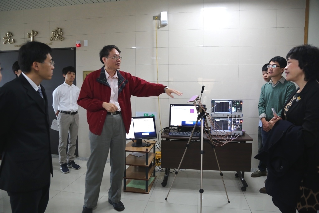 邁向頂尖大學計畫系列報導之三》全球唯一5G手機8天線及12天線實用設計　MIMO量測系統實測(另開新視窗/jpg檔)圖片