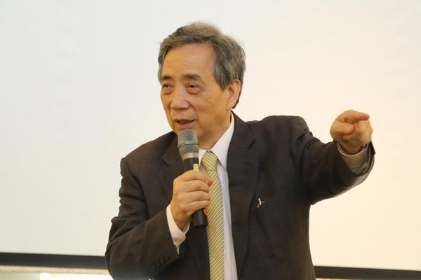 藝術家黃光男(另開新視窗/jpg檔)圖片