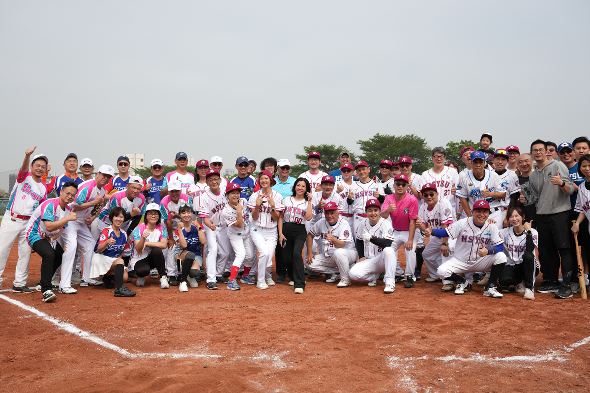 E26中山龍與AP班陳旻男主任、AP愛屁壘球隊(另開新視窗/jpg檔)圖片