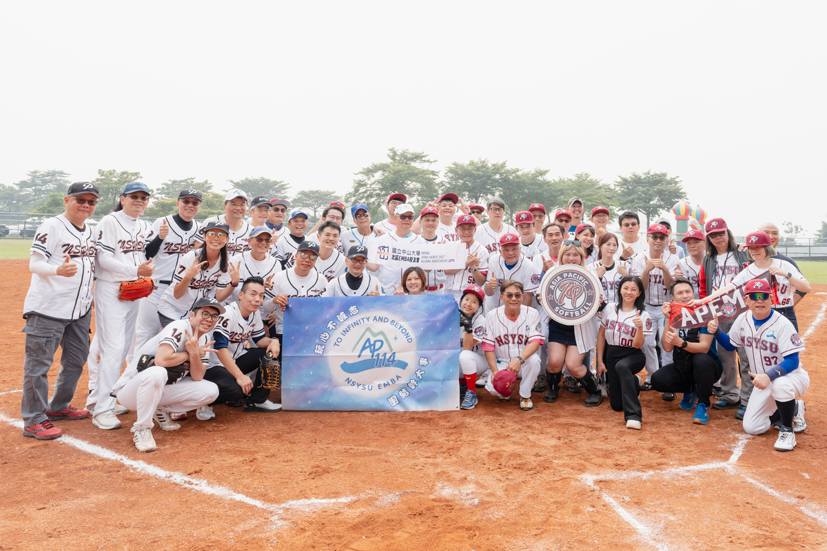 E22雄鷹隊與AP愛屁壘球隊(另開新視窗/jpg檔)圖片