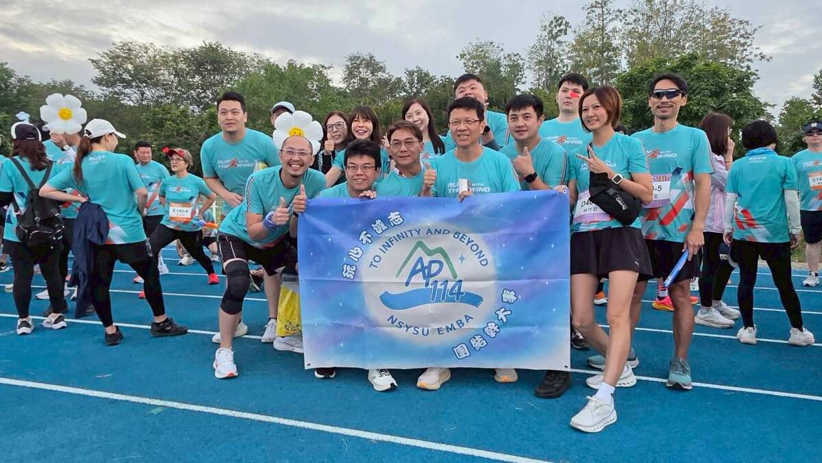 AP學長姊開心合影(另開新視窗/jpg檔)圖片