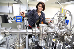 中山大學化學系助理教授王家蓁研發的氣膠檢測儀，能夠探測分析不同成分的氣膠。攝影／陳景清(另開新視窗/jpg檔)圖片