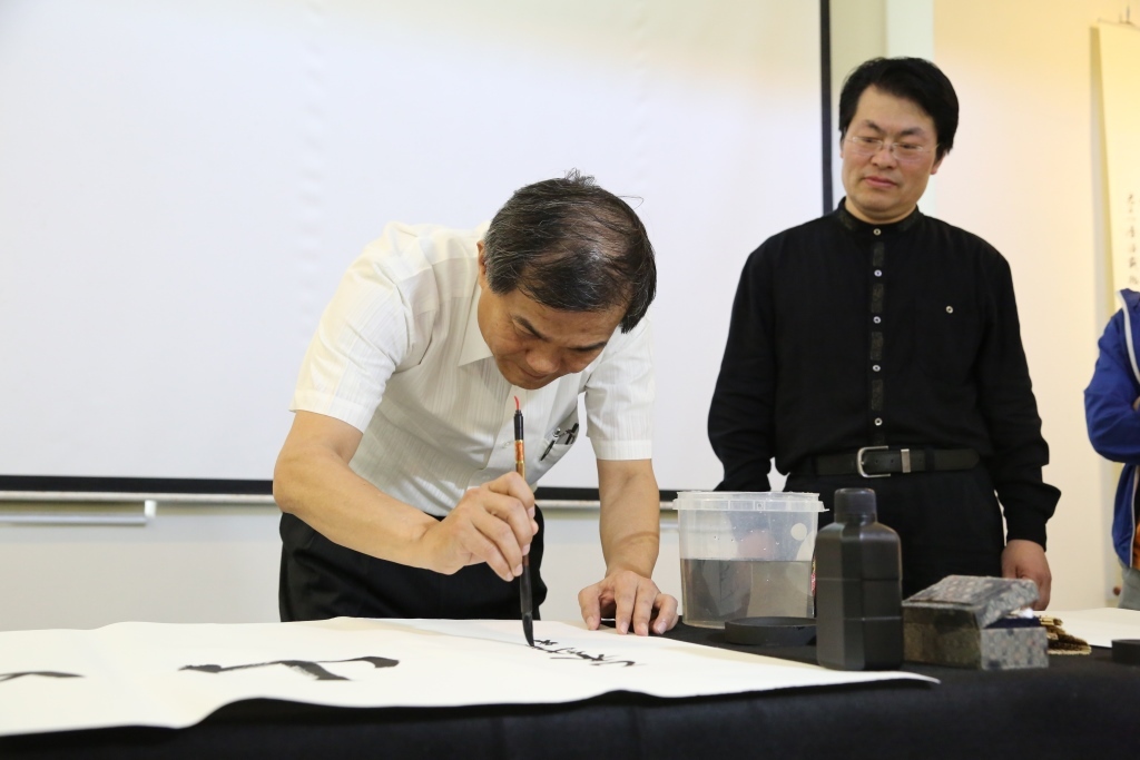 楊弘敦校長揮毫(另開新視窗/jpg檔)圖片