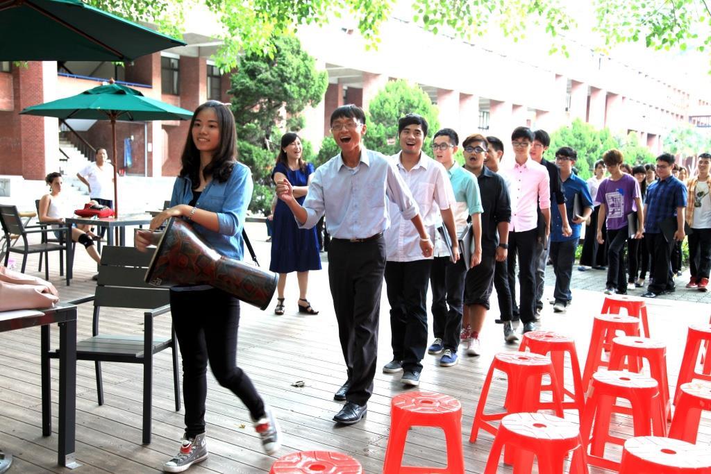 合唱團活力出場(另開新視窗/jpg檔)圖片