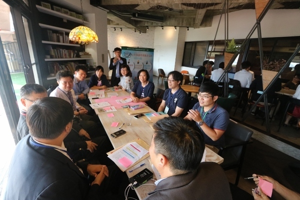 公事所25歲 校友蘇嘉全笑憶考試「梅花座」(另開新視窗/jpg檔)圖片