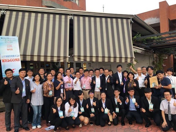 公事所25歲 校友蘇嘉全笑憶考試「梅花座」(另開新視窗/jpg檔)圖片