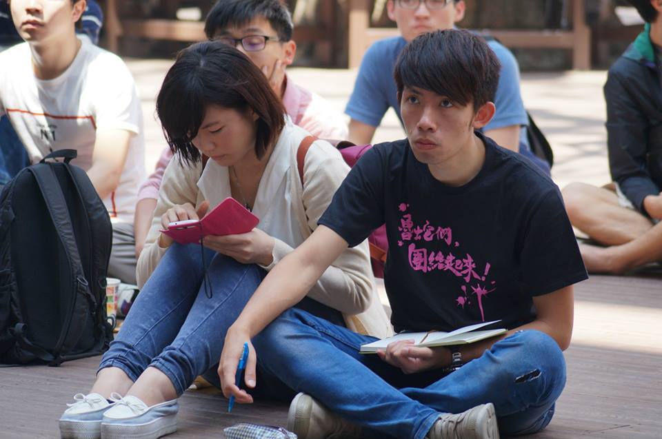 學生專注聽講(另開新視窗/jpg檔)圖片