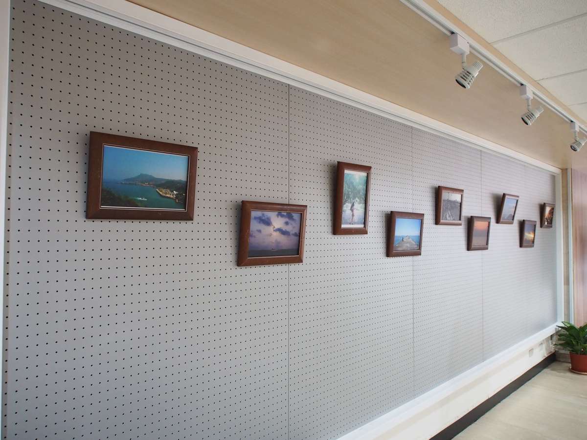 「書香町」外藝文展示空間，常有師生作品展出(另開新視窗/jpg檔)圖片