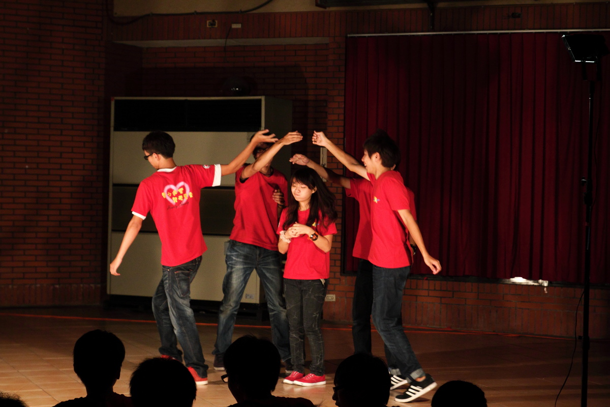 精彩的晚會表演(另開新視窗/jpg檔)圖片