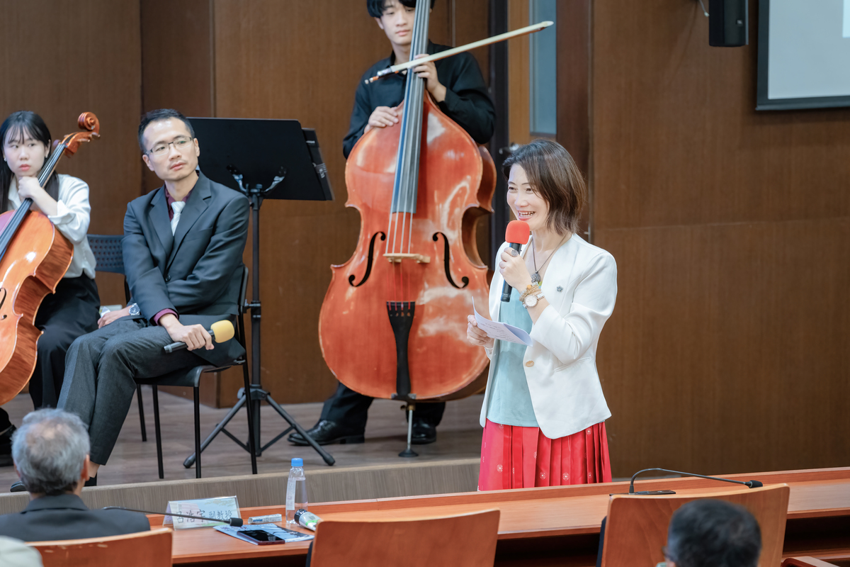 化學系教授兼氣膠科學研究中心主任王家蓁主持及與談(另開新視窗/jpg檔)圖片